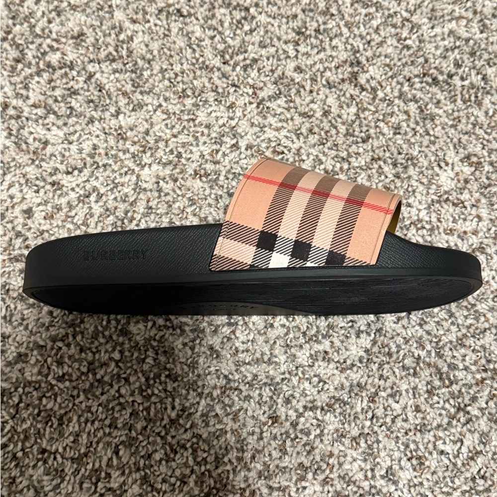 Burberry Woman’s Furley Vintage Slides - Picture 7 of 8